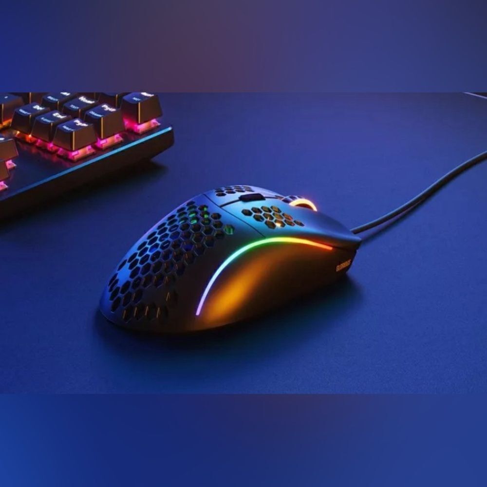 Glorious Model D Wired Honeycomb Gaming Mouse (BLACK) - Picture 3 of 4